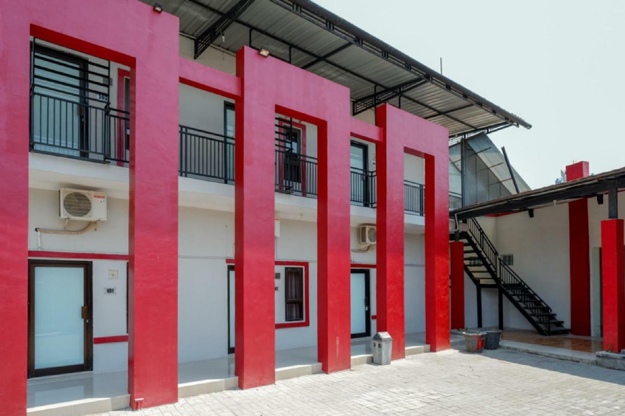 Reddoorz Syariah Near Alun Alun Tegal Hotell Exteriör bild