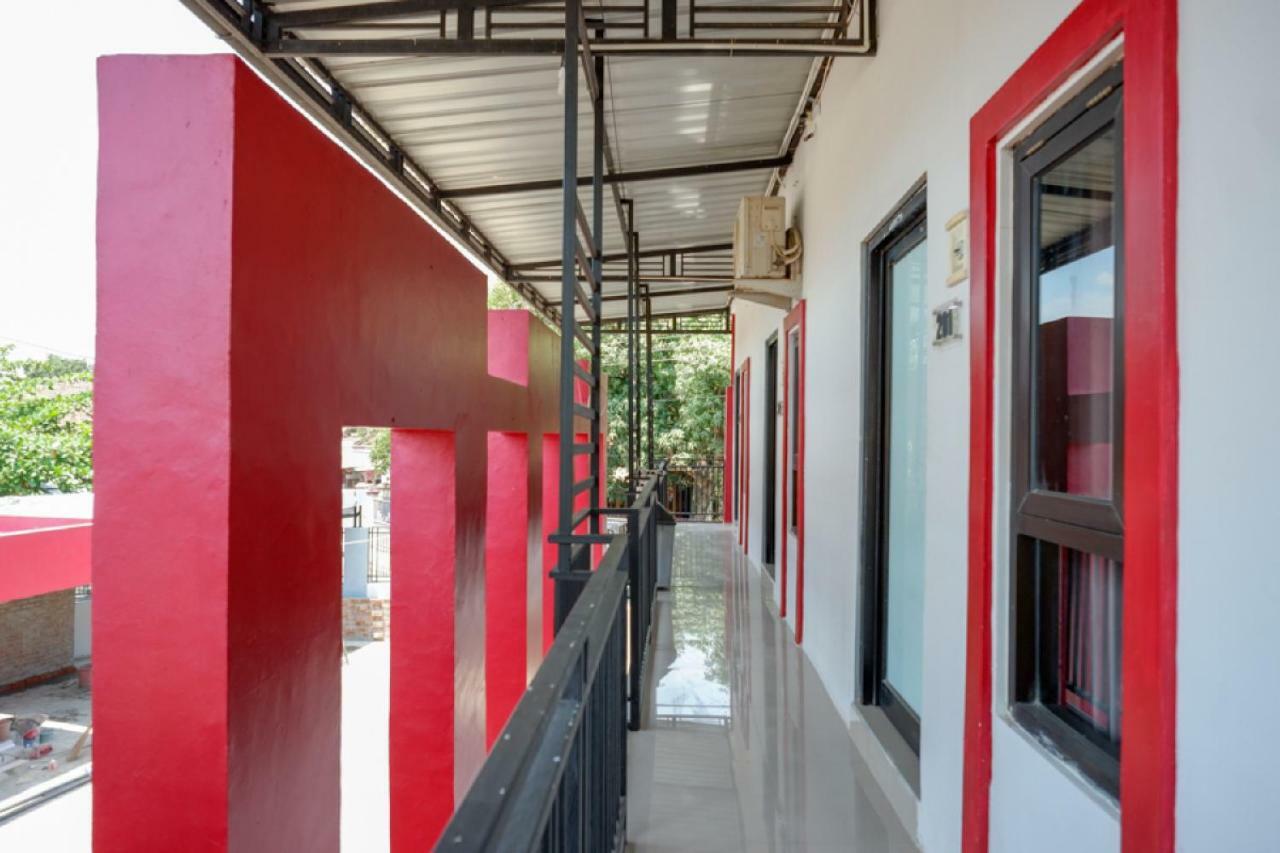 Reddoorz Syariah Near Alun Alun Tegal Hotell Exteriör bild