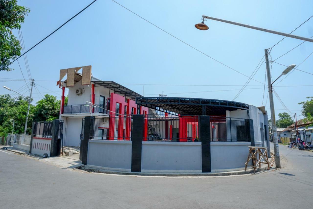 Reddoorz Syariah Near Alun Alun Tegal Hotell Exteriör bild