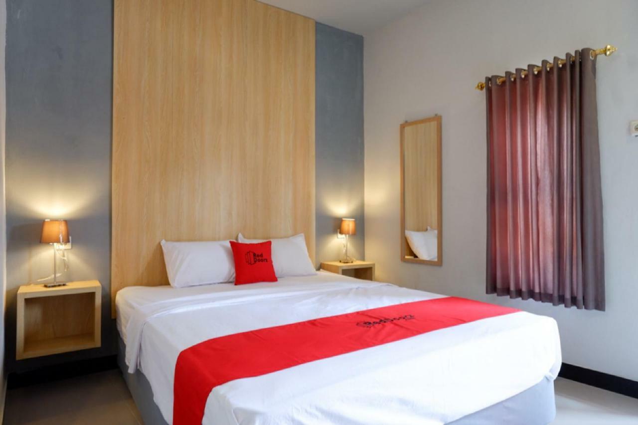 Reddoorz Syariah Near Alun Alun Tegal Hotell Exteriör bild