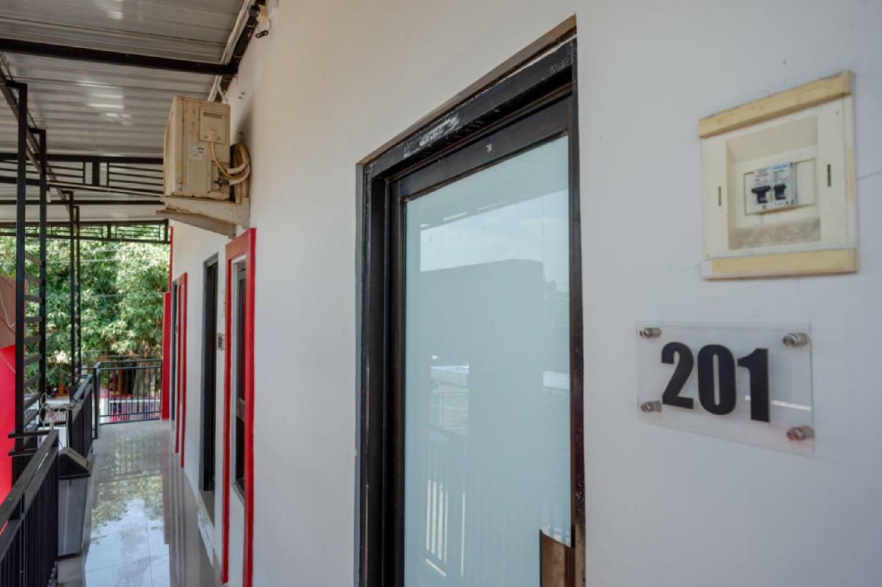 Reddoorz Syariah Near Alun Alun Tegal Hotell Exteriör bild