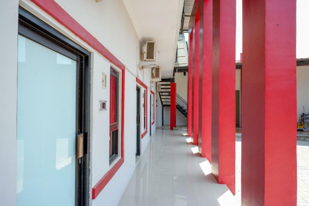 Reddoorz Syariah Near Alun Alun Tegal Hotell Exteriör bild