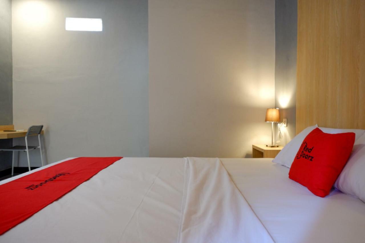 Reddoorz Syariah Near Alun Alun Tegal Hotell Exteriör bild